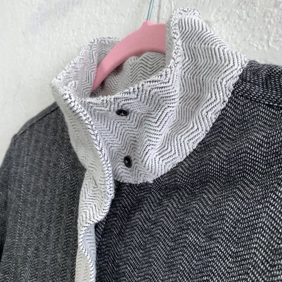 Puma NWT Womens M Gray Long Lifestyle Asymmetrical Herringbone Full Zip Jacket - Picture 2 of 16